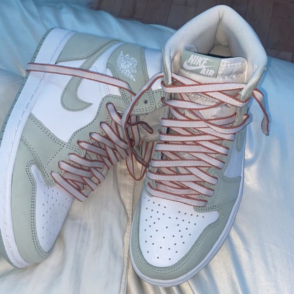 Women’s Jordan 1 seafoam shoes ! - Picture 1 of 1